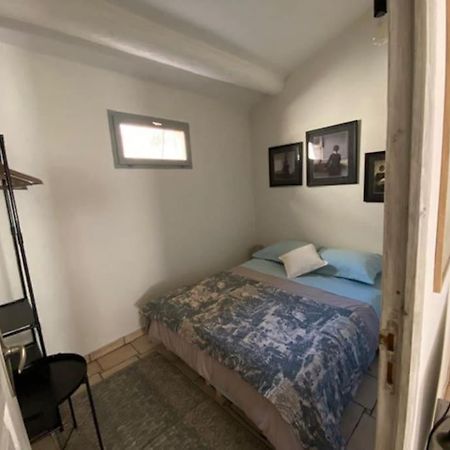 Dans Un Ancien Atelier De Potier Apartman Saint-Quentin-la-Poterie Kültér fotó
