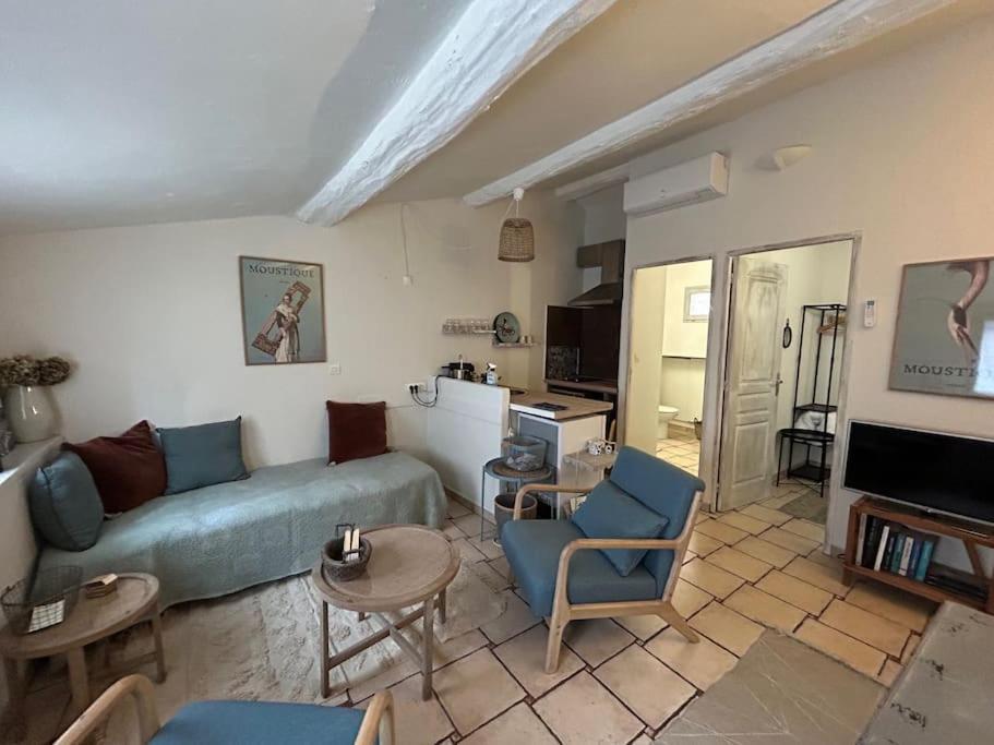 Dans Un Ancien Atelier De Potier Apartman Saint-Quentin-la-Poterie Kültér fotó